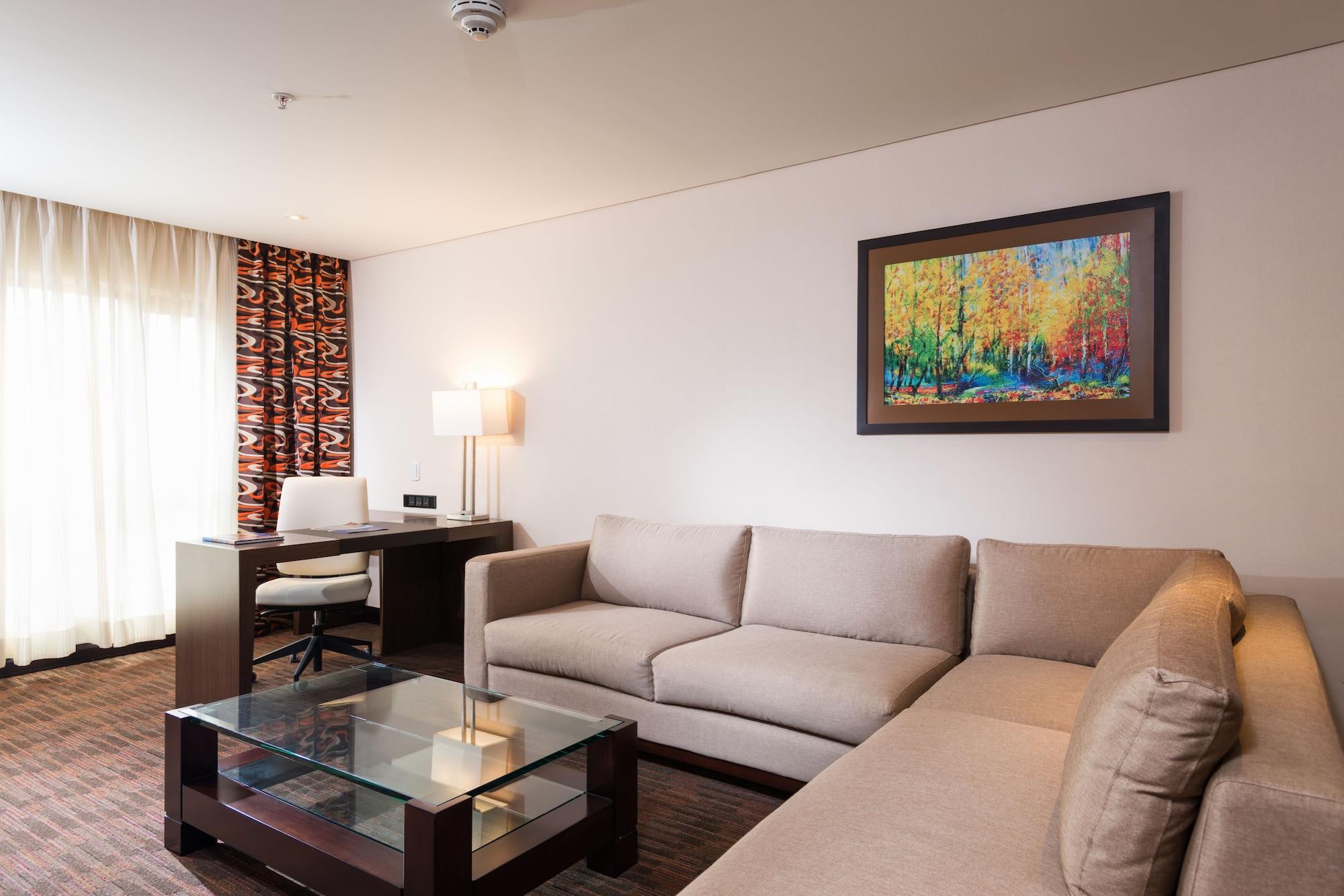 Casa Dann Carlton Hotel & Spa Bogotá Zewnętrze zdjęcie A living room in a hotel suite