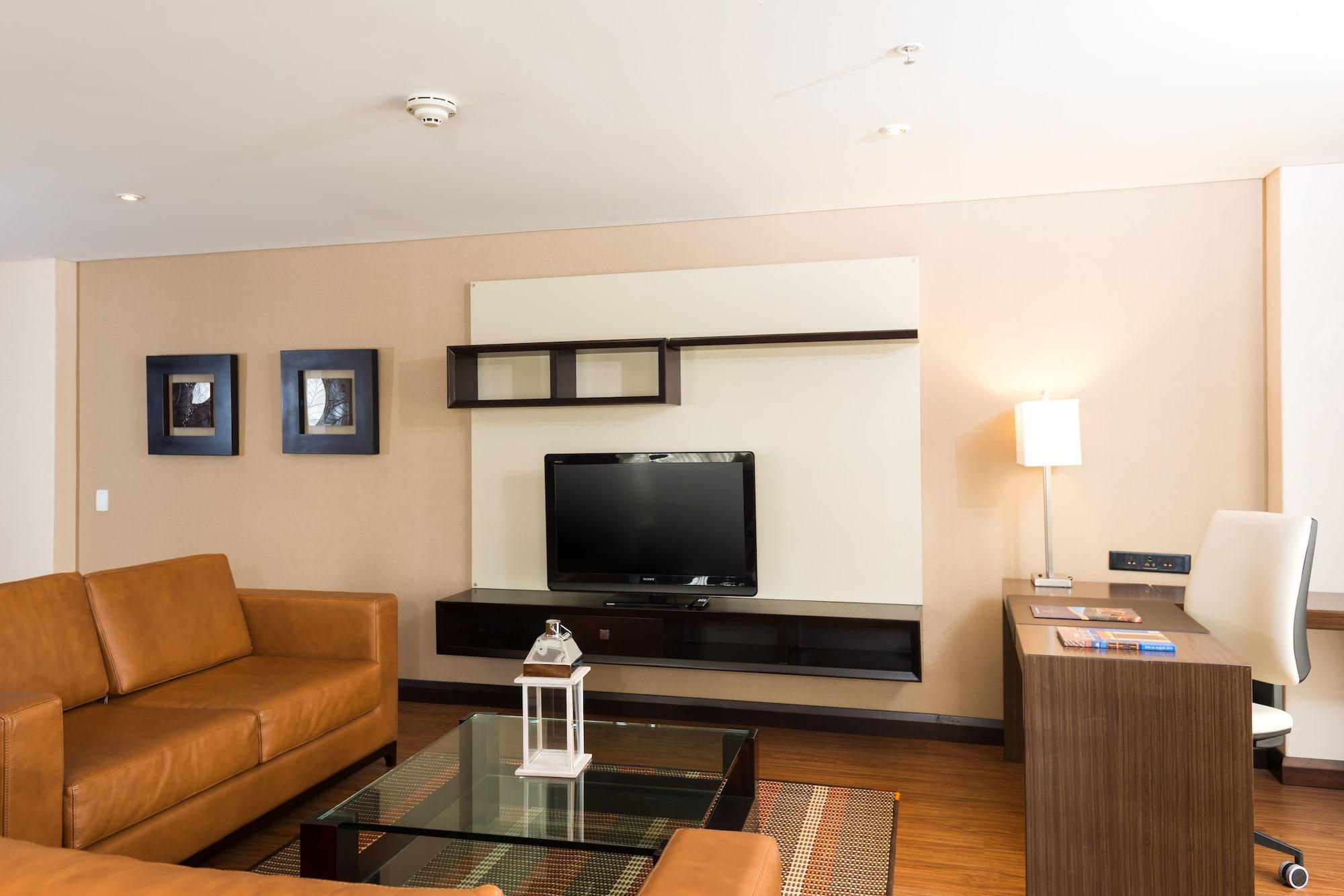 Casa Dann Carlton Hotel & Spa Bogotá Zewnętrze zdjęcie A living room in a hotel