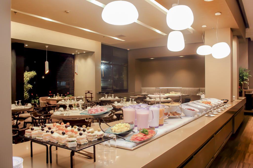 Casa Dann Carlton Hotel & Spa Bogotá Zewnętrze zdjęcie The buffet at the hotel
